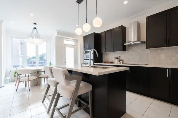 142 Yakefarm BLVD, Whitchurch-stouffville, ON L4A 0R8