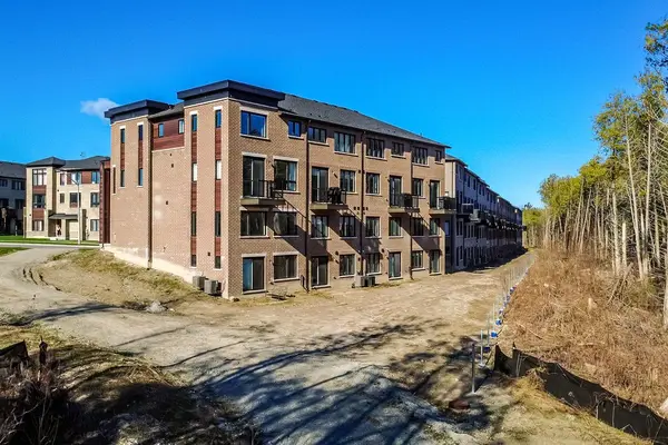 104 Blue Forest CRES, Barrie, ON L9J 0N7