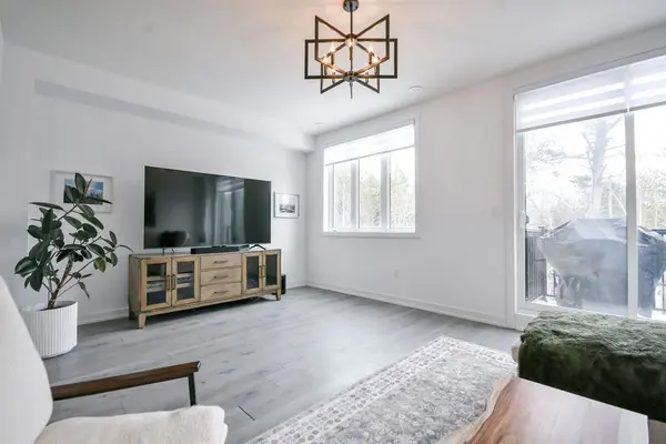 104 Blue Forest CRES, Barrie, ON L9J 0N7