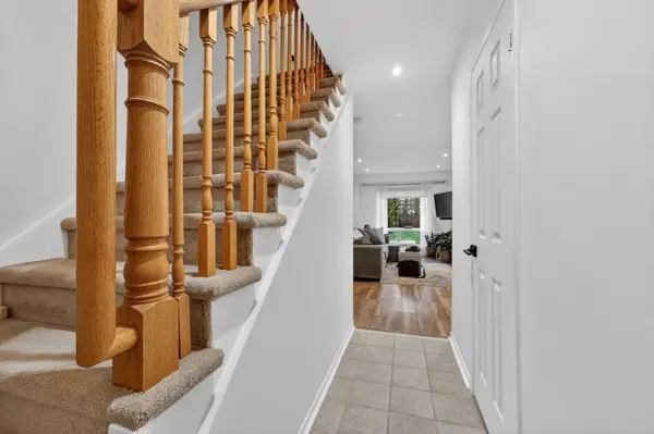 46 Bates CT, Barrie, ON L4N 8L8