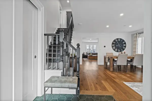 5609 Thorn LN, Burlington, ON L7L 6T5