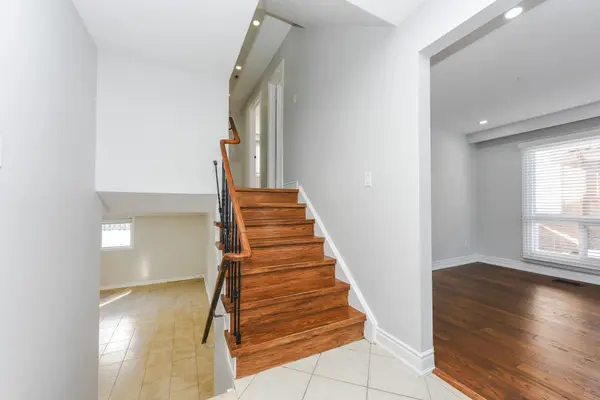 77 Blackthorn LN, Brampton, ON L6V 3L1