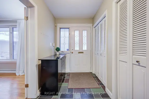 1445 Ryan PL, Mississauga, ON L5C 1J7