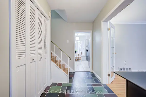 1445 Ryan PL, Mississauga, ON L5C 1J7