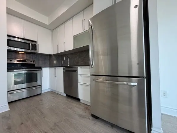 16 Brookers LN #2101, Toronto W06, ON M8V 0A5