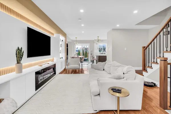 4417 Vallence DR, Burlington, ON L7L 6J7