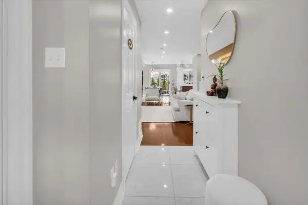 4417 Vallence DR, Burlington, ON L7L 6J7