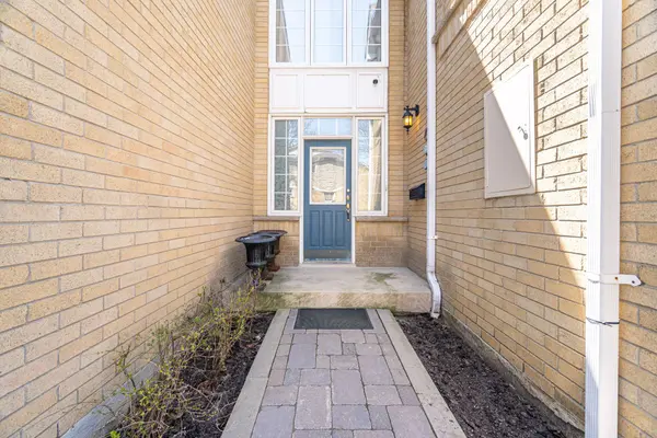 3 Hartnell SQ #2, Brampton, ON L6S 5W7