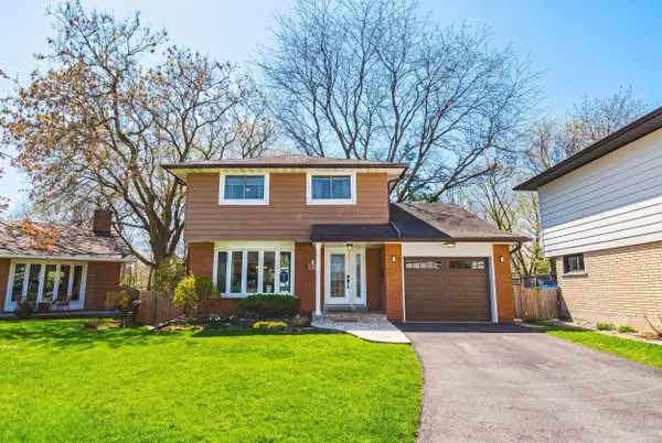 668 Chestnut PL, Burlington, ON L7N 3E8