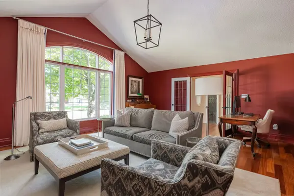 266 Tracina DR, Oakville, ON L6L 4C2