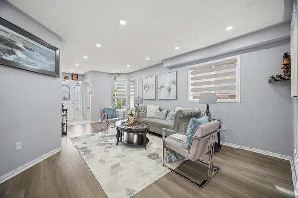 11 Poplar Plains RD, Brampton, ON L7A 2E3