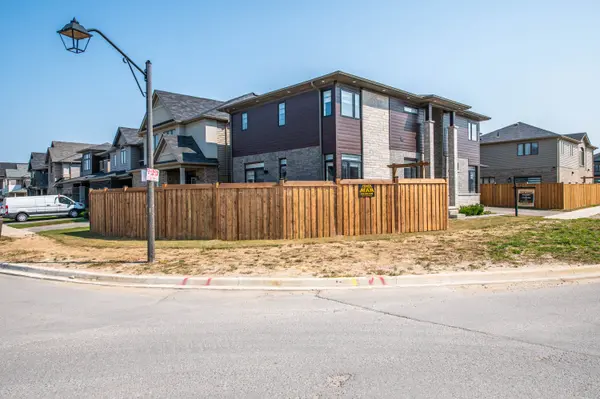 183 Longboat RUN W, Brantford, ON N3T 5L5