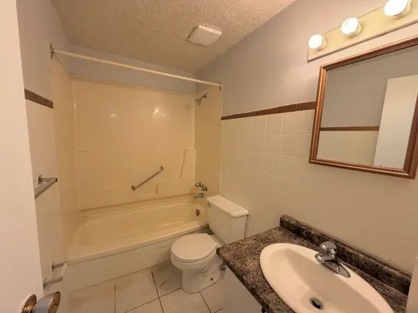 76 Vanier DR #101, Chatham-kent, ON N7L 2T2