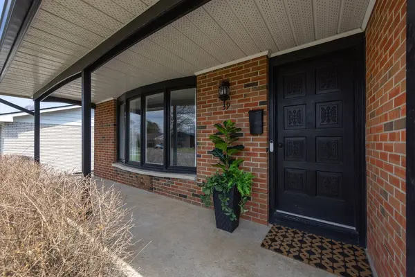 39 Howard CRES, Kingston, ON K7M 3C7