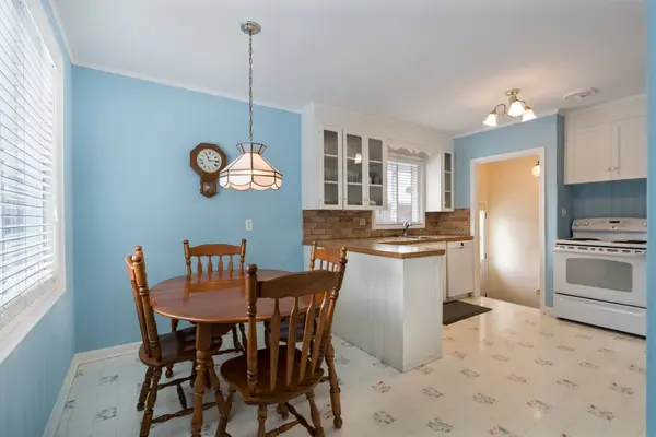 20 Cardinal DR, Hamilton, ON L9A 4H4