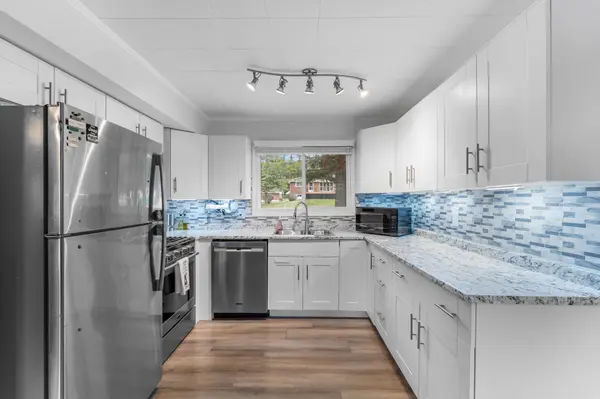 203 Crosby DR, Kawartha Lakes, ON K0M 1A0