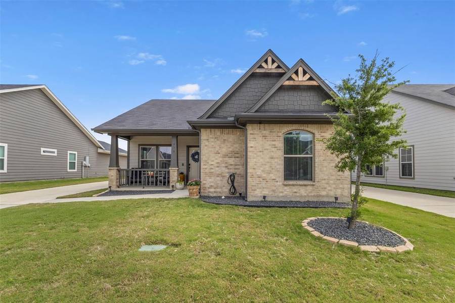 616 Charlotte Lane, Burleson, TX 76028