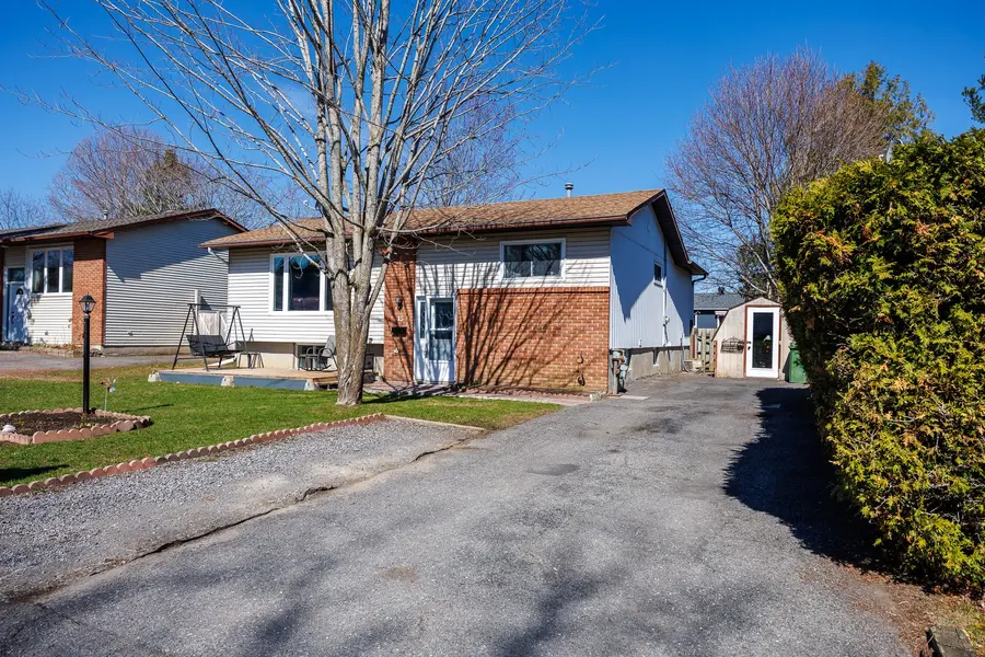 15 Henderson ST, Carleton Place, ON K7C 3Z1