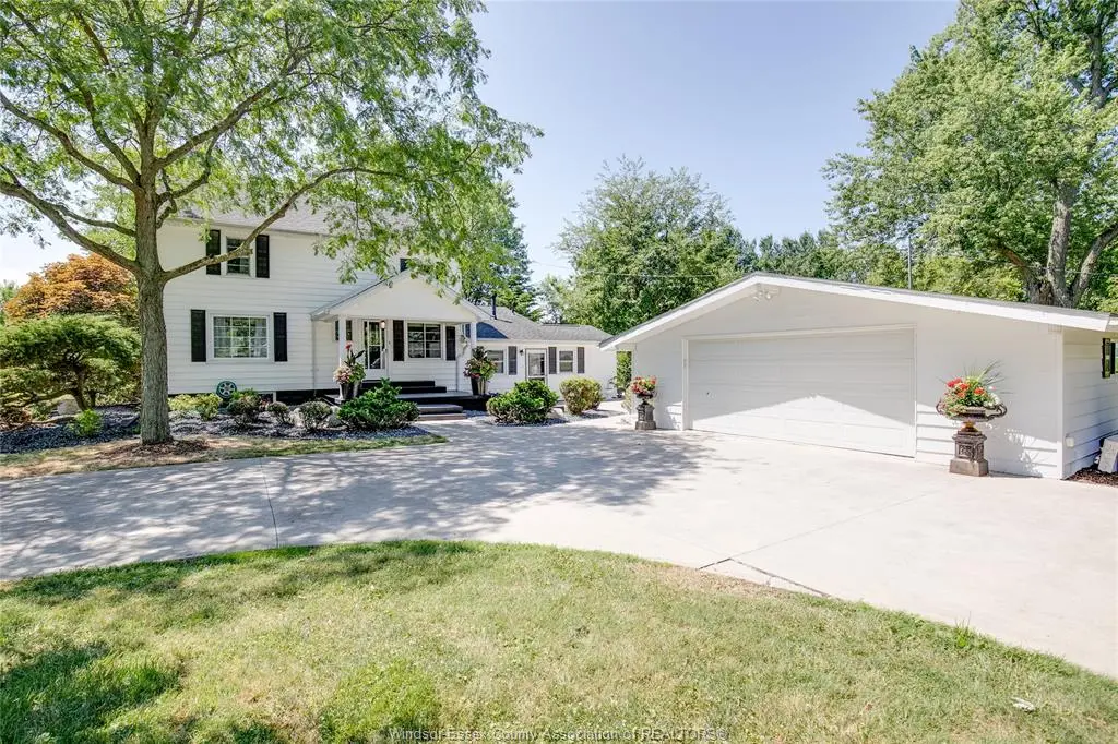 6239 HOLDEN Road, Tecumseh, ON N0R 1L0