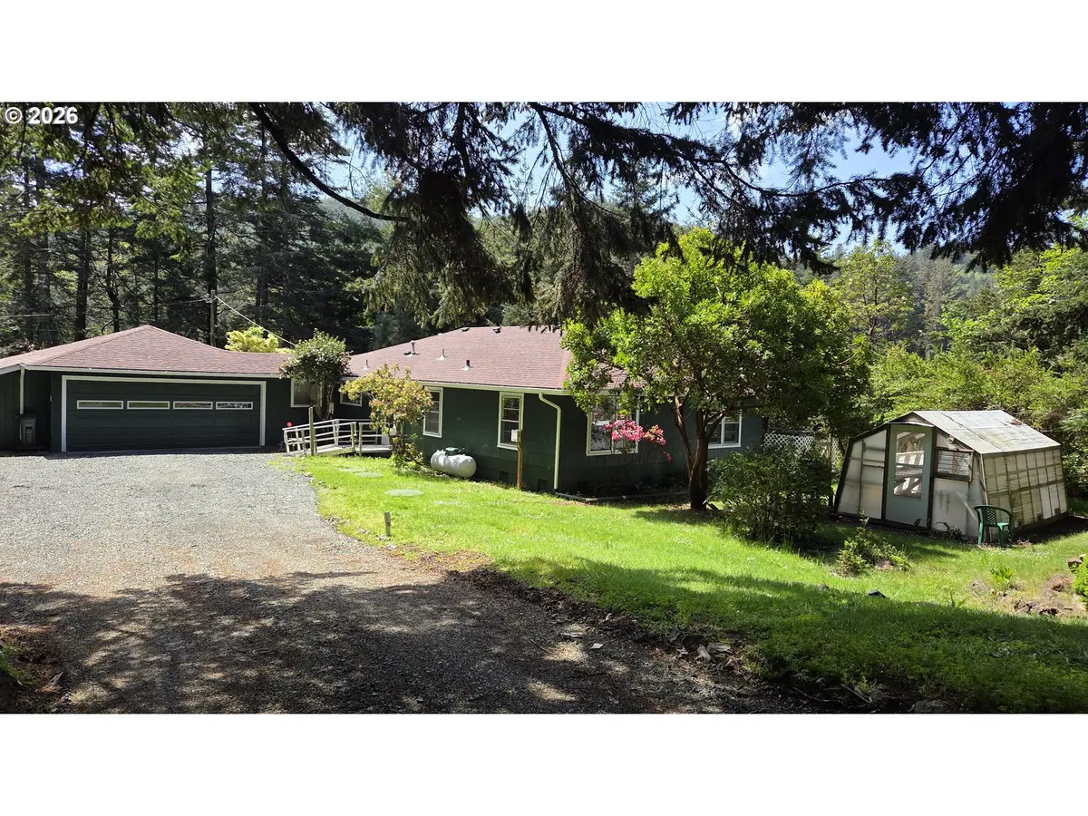 28213 HUNTER CREEK HTS, Gold Beach, OR 97444