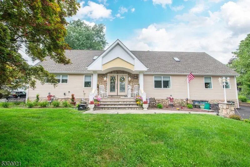 18 Cleary Pl, Fairfield Twp., NJ 07004