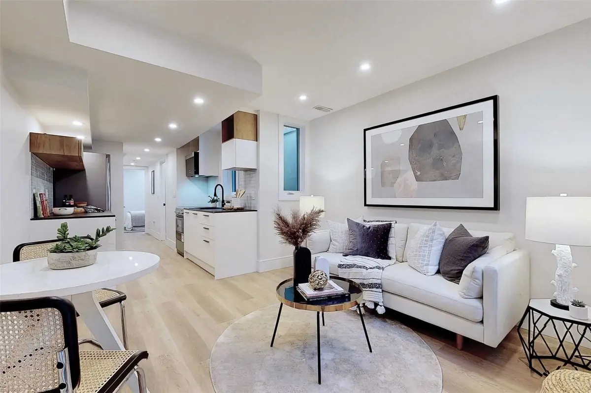 26 Henderson AVE #Lower, Toronto C01, ON M6J 2B8