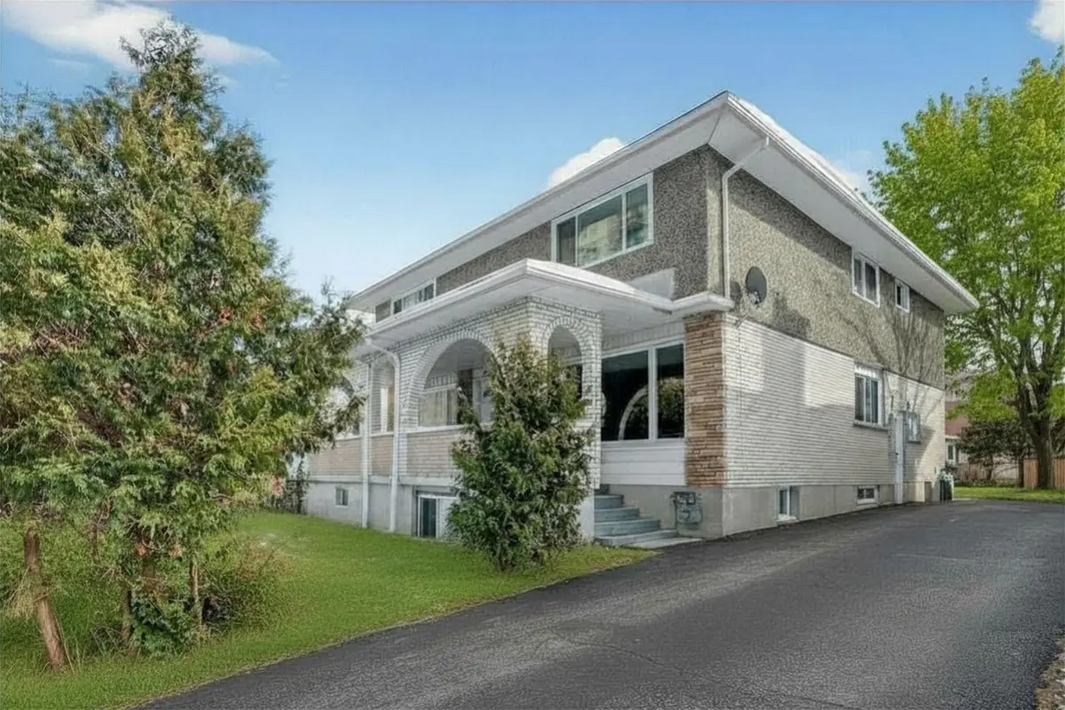 2666 Regina ST, Britannia - Lincoln Heights And Area, ON K2B 6X8