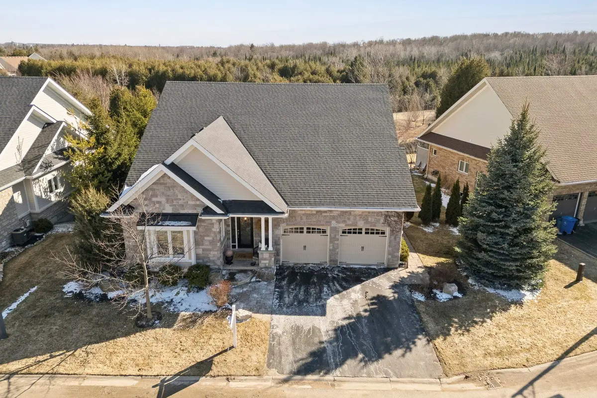 200 Kingfisher DR #123, Mono, ON L9W 0B3