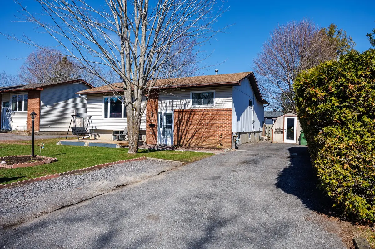 15 Henderson ST, Carleton Place, ON K7C 3Z1