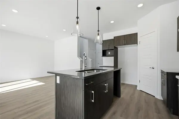 263 Bill Briercliffe DR, Winnipeg, MB R3W 0S5