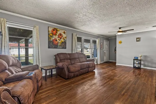 1210 E 4th Street, Mount Pleasant, TX 75455