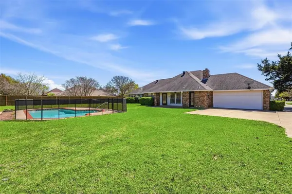 424 Country Ridge Lane, Red Oak, TX 75154