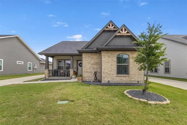 616 Charlotte Lane, Burleson, TX 76028