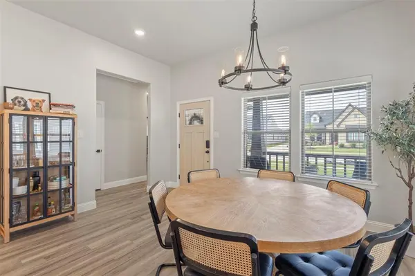 616 Charlotte Lane, Burleson, TX 76028