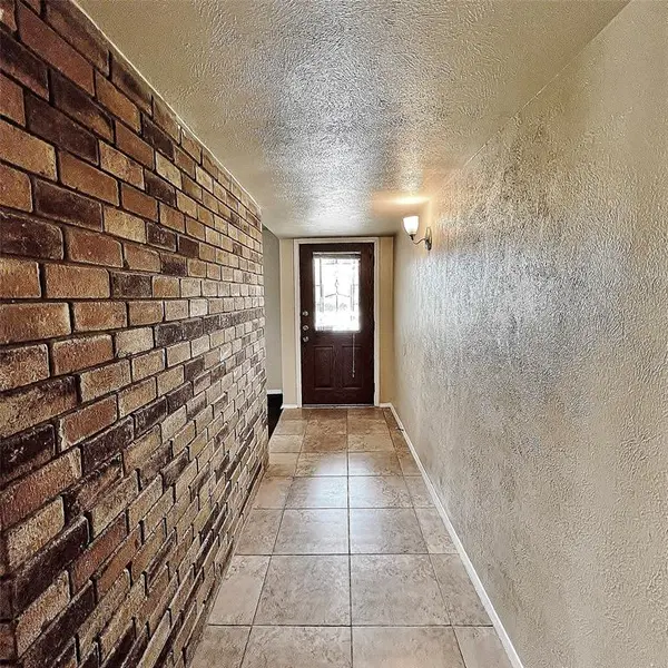 1802 Natchez Court, Grand Prairie, TX 75052