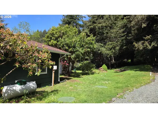 28213 HUNTER CREEK HTS, Gold Beach, OR 97444