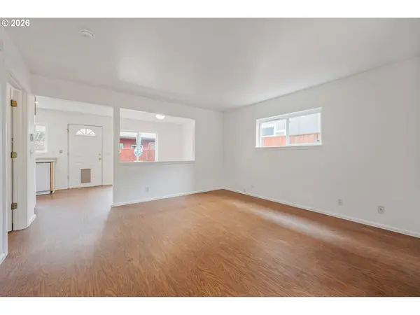 3063 W 15TH AVE, Eugene, OR 97402