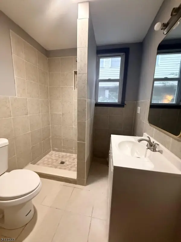 18 Hussa St, Linden City, NJ 07036