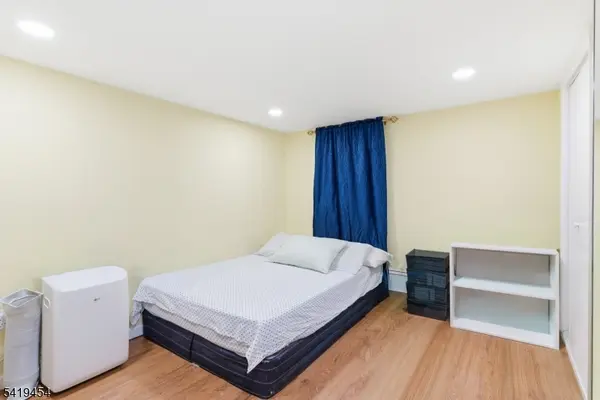 61 Cutler St, Newark City, NJ 07104