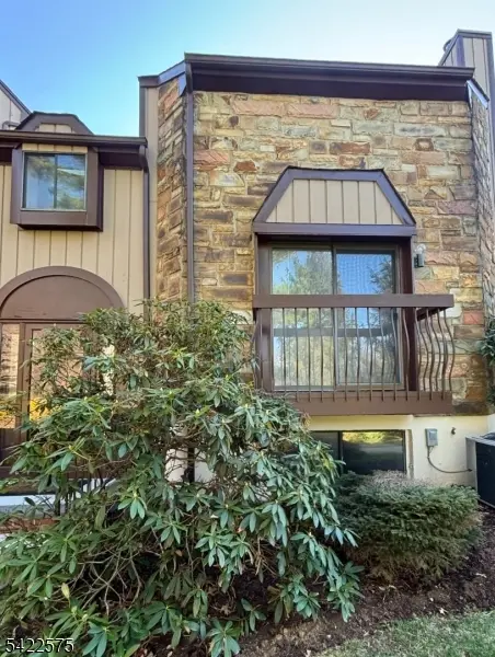 15 Delbarton Ct, Washington Twp., NJ 07840