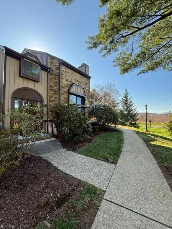15 Delbarton Ct, Washington Twp., NJ 07840