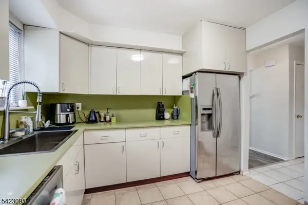 165-110 Essex Ave, Metuchen Boro, NJ 08840