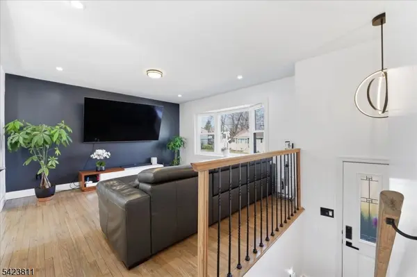 38 Holiday Dr, Hopatcong Boro, NJ 07843