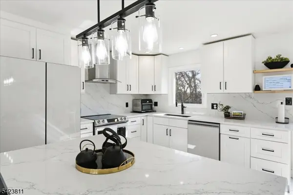 38 Holiday Dr, Hopatcong Boro, NJ 07843