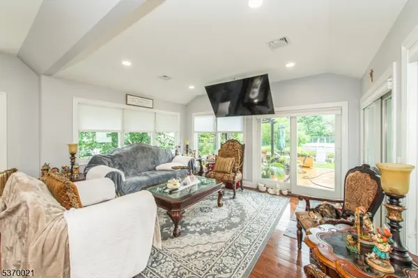 18 Cleary Pl, Fairfield Twp., NJ 07004