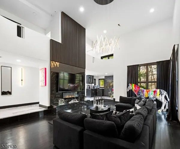 12 Smoke Rise Rd, Kinnelon Boro, NJ 07405