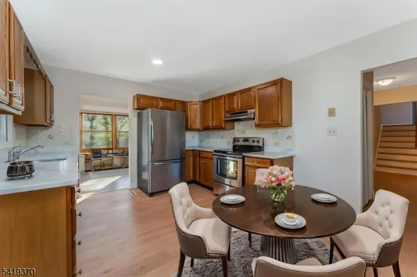 10 Glenn Ave, Glen Gardner Boro, NJ 08826