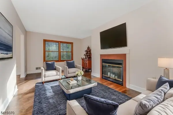 10 Glenn Ave, Glen Gardner Boro, NJ 08826