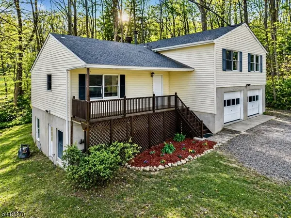 10 Glenn Ave, Glen Gardner Boro, NJ 08826