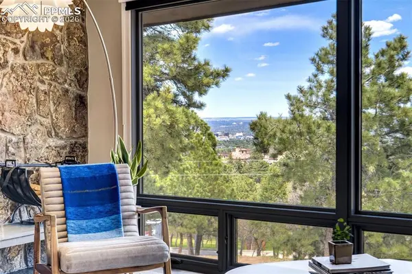 8 Midland RD, Colorado Springs, CO 80906